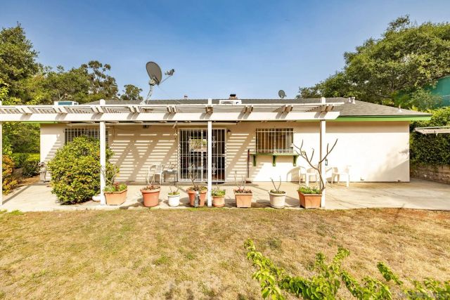 1014 E Bel Air Drive, Vista, CA 92084