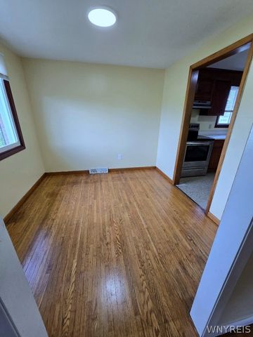 9 Floreis Court Upper, Cheektowaga, NY 14225