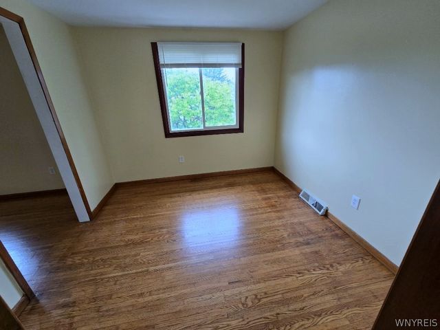 9 Floreis Court Upper, Cheektowaga, NY 14225