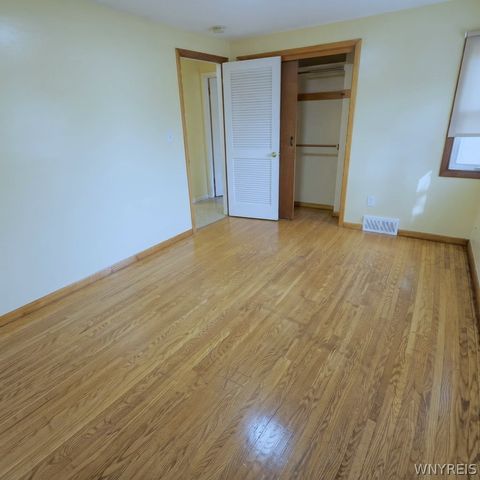 9 Floreis Court Upper, Cheektowaga, NY 14225