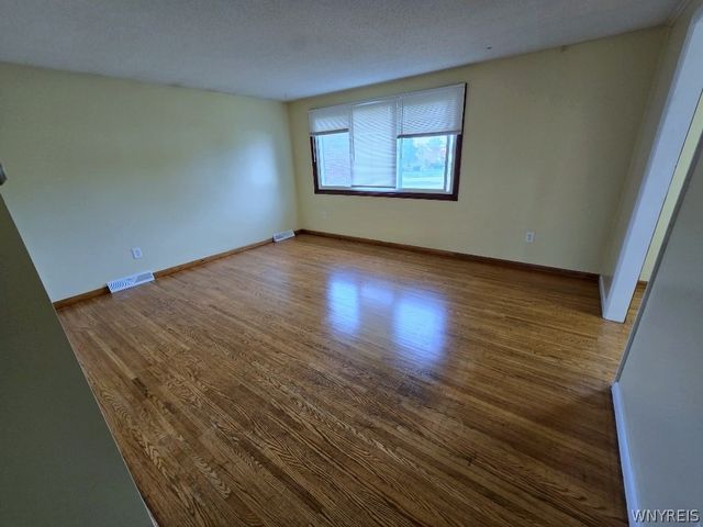 9 Floreis Court Upper, Cheektowaga, NY 14225