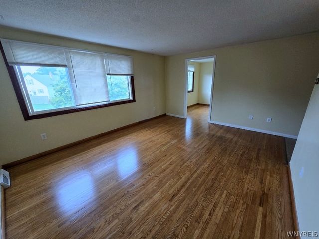 9 Floreis Court Upper, Cheektowaga, NY 14225