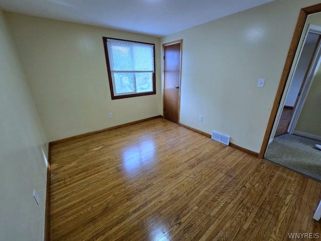 9 Floreis Court Upper, Cheektowaga, NY 14225