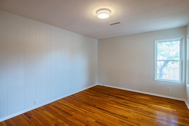 1400 Ruth Ave, Austin, TX 78757