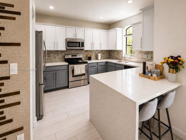3054 NW 103rd Path, Doral, FL 33172