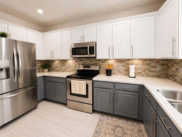 3054 NW 103rd Path, Doral, FL 33172