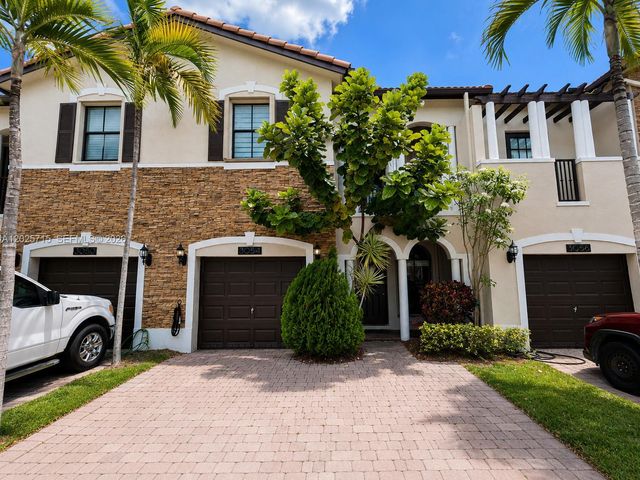 3054 NW 103rd Path, Doral, FL 33172