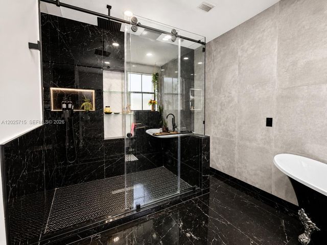 3054 NW 103rd Path, Doral, FL 33172