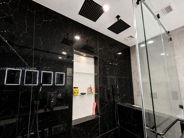 3054 NW 103rd Path, Doral, FL 33172