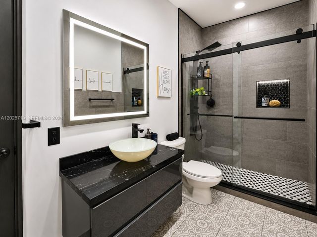 3054 NW 103rd Path, Doral, FL 33172