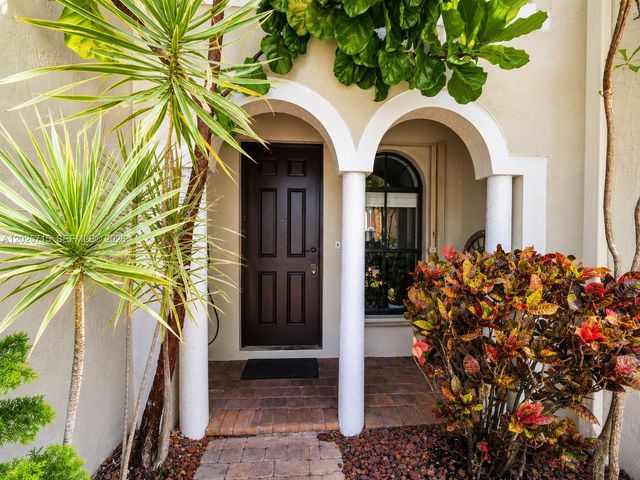 3054 NW 103rd Path, Doral, FL 33172