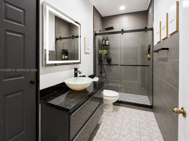 3054 NW 103rd Path, Doral, FL 33172
