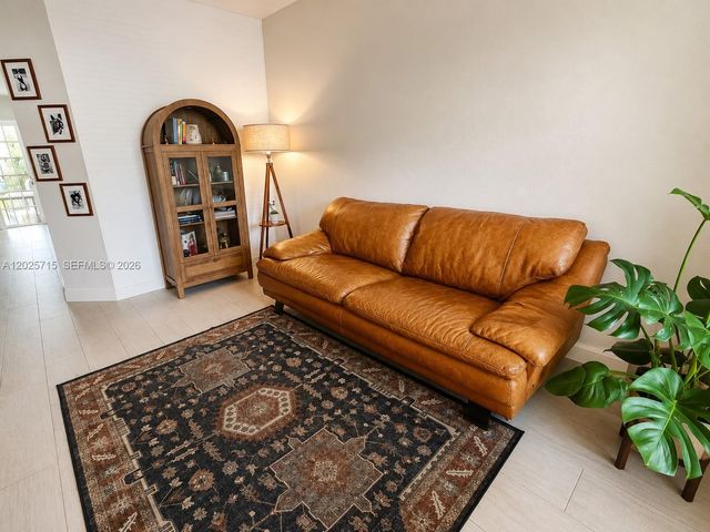 3054 NW 103rd Path, Doral, FL 33172
