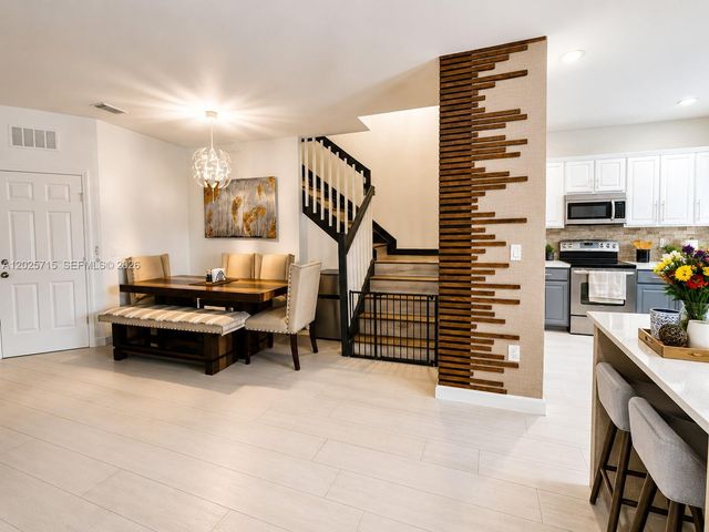3054 NW 103rd Path, Doral, FL 33172