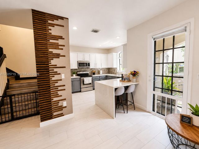 3054 NW 103rd Path, Doral, FL 33172