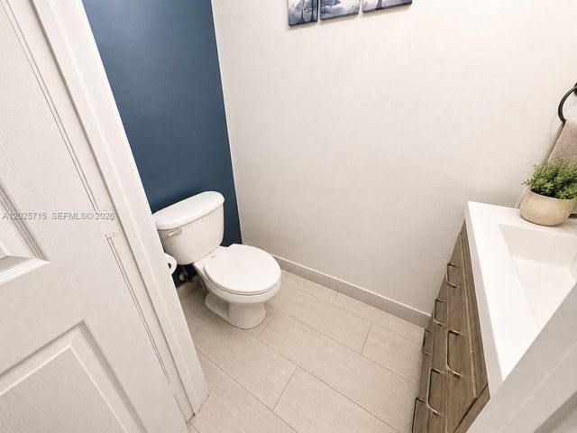3054 NW 103rd Path, Doral, FL 33172