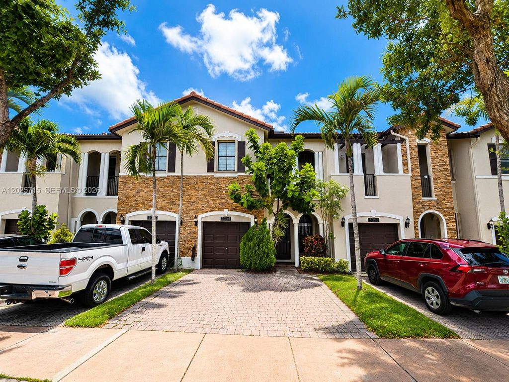 3054 NW 103rd Path, Doral, FL 33172