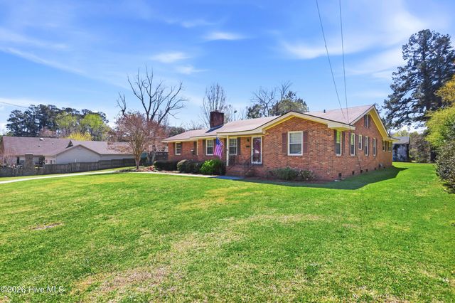 118 E Wyche Street, Whiteville, NC 28472