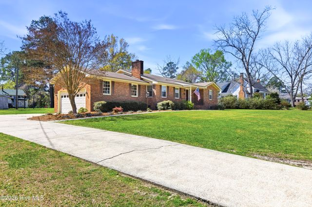 118 E Wyche Street, Whiteville, NC 28472