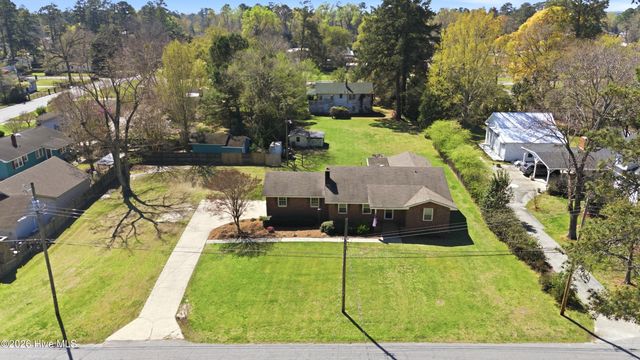118 E Wyche Street, Whiteville, NC 28472