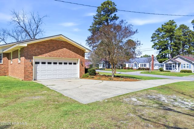 118 E Wyche Street, Whiteville, NC 28472