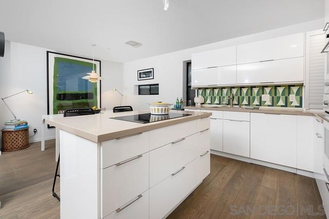 2130 Vallecitos 342, La Jolla, CA 92037