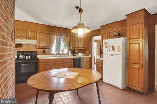 2 GOLFVIEW RD, Camp Hill, PA 17011