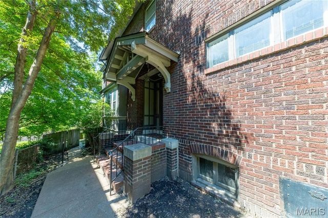 7118 Pershing Avenue, St Louis, MO 63130