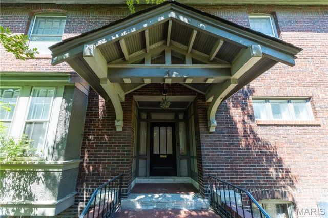 7118 Pershing Avenue, St Louis, MO 63130