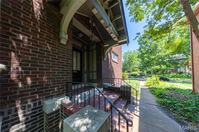 7118 Pershing Avenue, St Louis, MO 63130