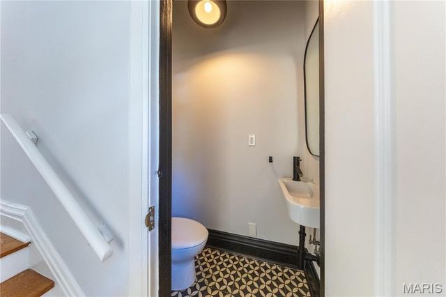7118 Pershing Avenue, St Louis, MO 63130