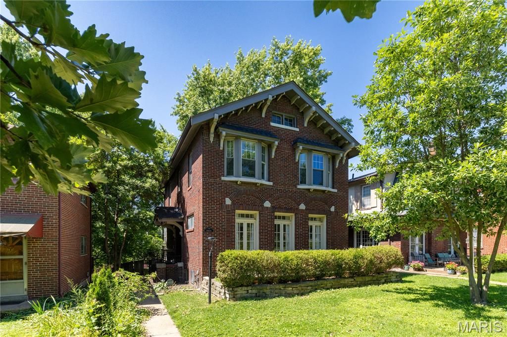 7118 Pershing Avenue, St Louis, MO 63130