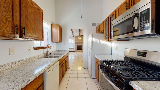 909 TEPIC Drive B, El Paso, TX 79912