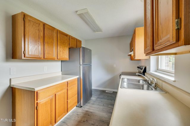 1009 East Myrtle Avenue, Johnson City, TN 37601