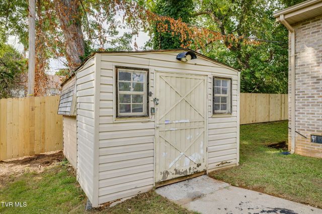 1009 East Myrtle Avenue, Johnson City, TN 37601
