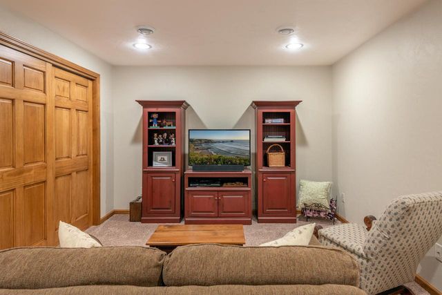 2840 Newport Avenue, Oshkosh, WI 54904