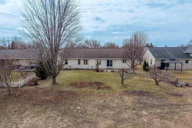 2840 Newport Avenue, Oshkosh, WI 54904