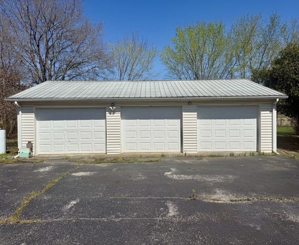 150 Carter Rd, Tullahoma, TN 37388