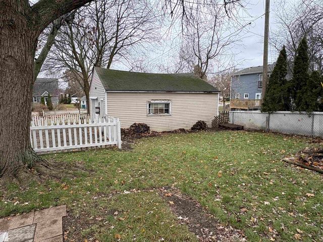 325 N Broadway Street, Lake Orion, MI 48362