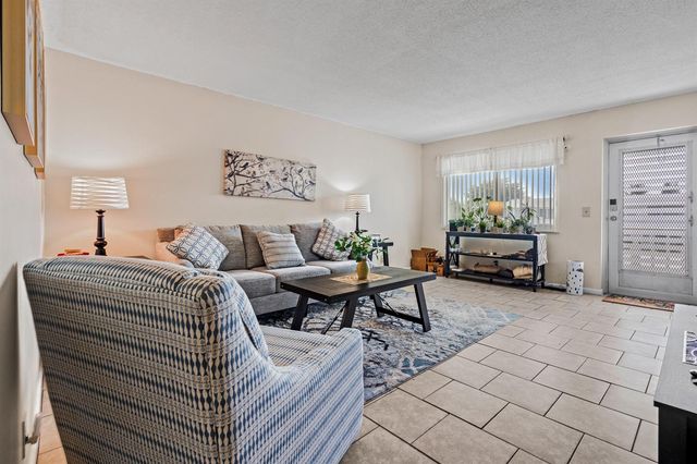 167 Cambridge G, West Palm Beach, FL 33417