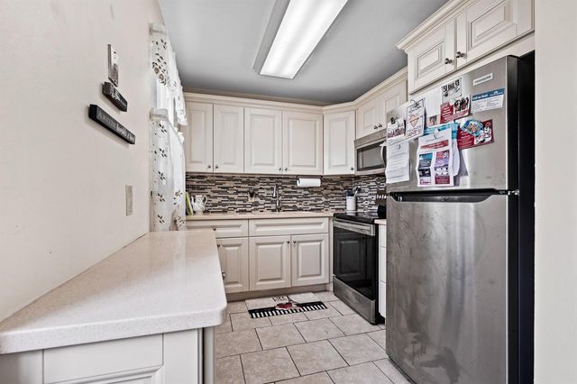 167 Cambridge G, West Palm Beach, FL 33417