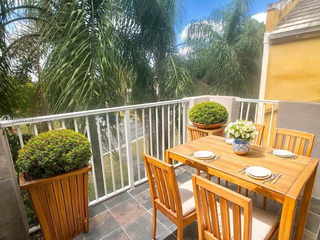 11155 SW 5th Pl 306, Pembroke Pines, FL 33025