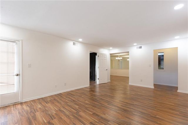 6851 Roswell Road B15, Atlanta, GA 30328