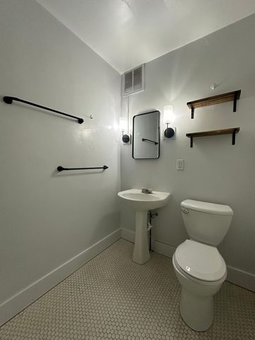 447 W Walnut Street, Kalamazoo, MI 49007