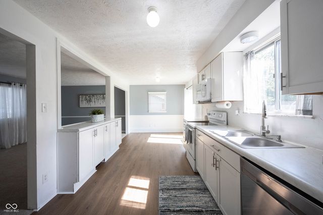 660 Holiday Drive, Fortville, IN 46040