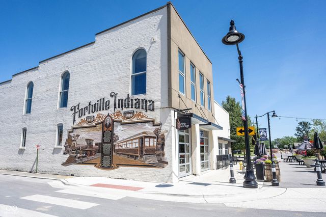 660 Holiday Drive, Fortville, IN 46040