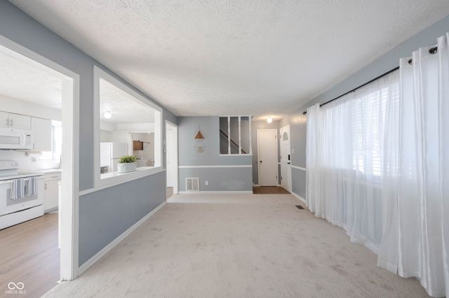 660 Holiday Drive, Fortville, IN 46040