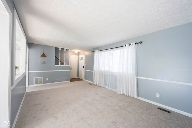 660 Holiday Drive, Fortville, IN 46040