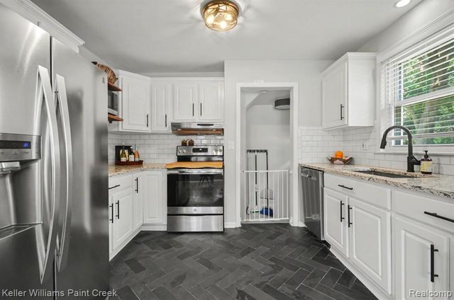 31607 Lexington Heights, Warren, MI 48092