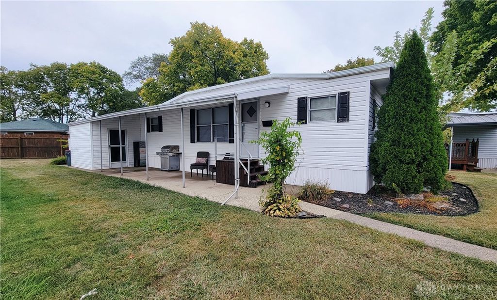 32 Helmer Circle, Enon Vlg, OH 45323